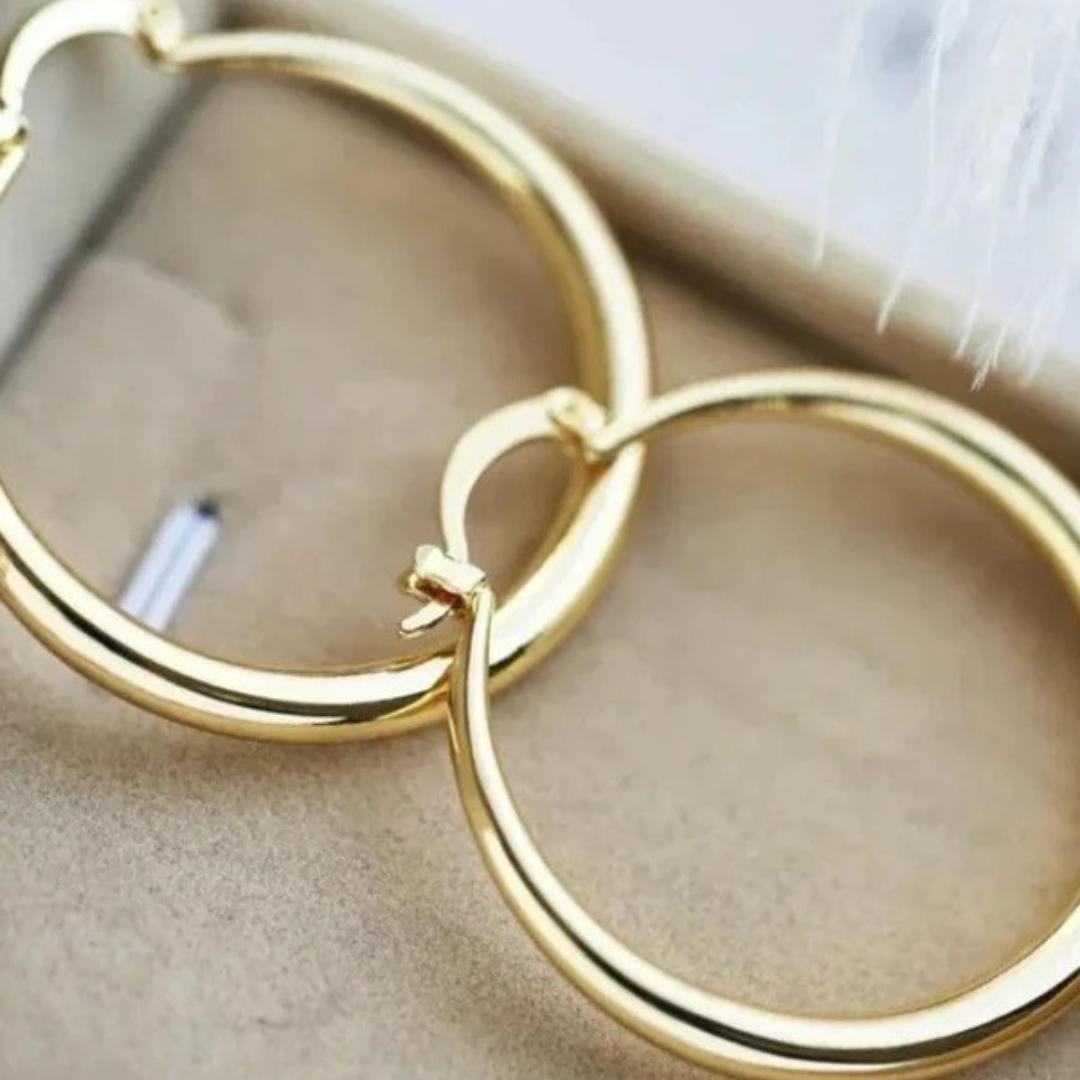 LARGE GOLD HOOP EARRIGNS