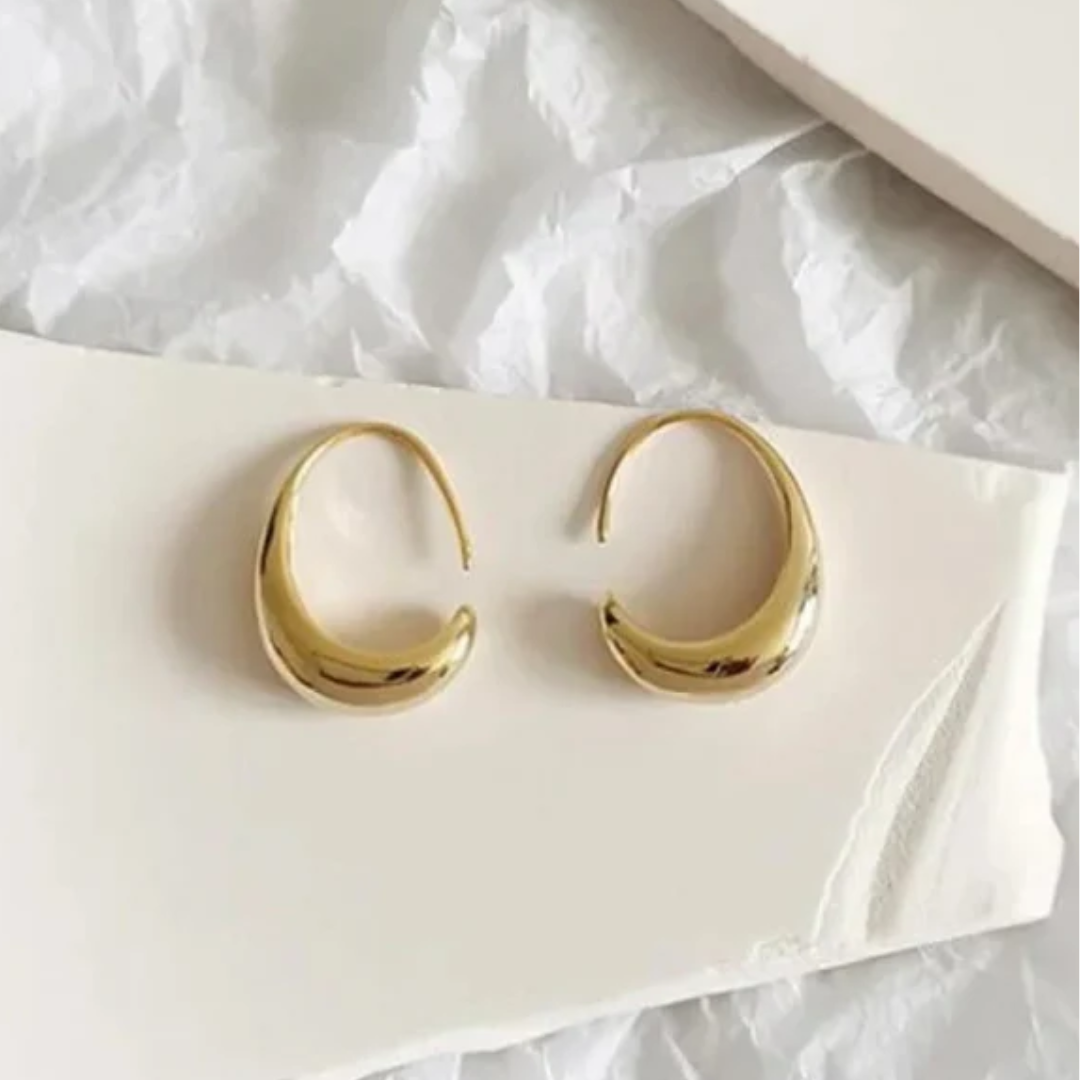 ELEGANT GOLD EARRINGS